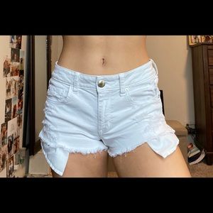 Mid-waisted American Eagle white shorts!!